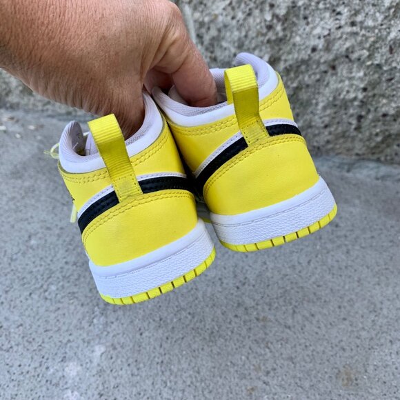 NIKE Air Jordan 1 Mid SE Girls 9C Yellow Floral Sneakers Toddler Rose Patch - Picture 7 of 12